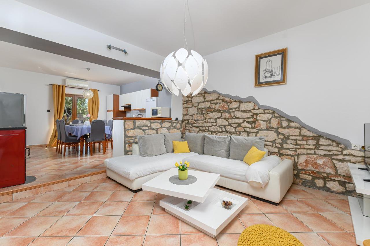 Villa Carla With Private Pool & Kids Playground - Pet Friendly Mutvoran Exterior foto