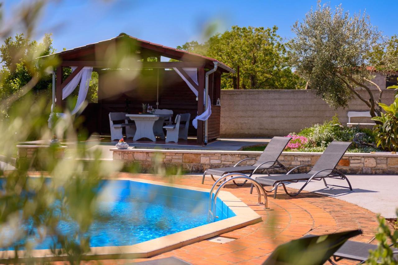 Villa Carla With Private Pool & Kids Playground - Pet Friendly Mutvoran Exterior foto